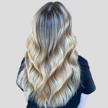 Honey Blonde Look by Cindy - Shop den Look | L'Oréal Partner Shop
